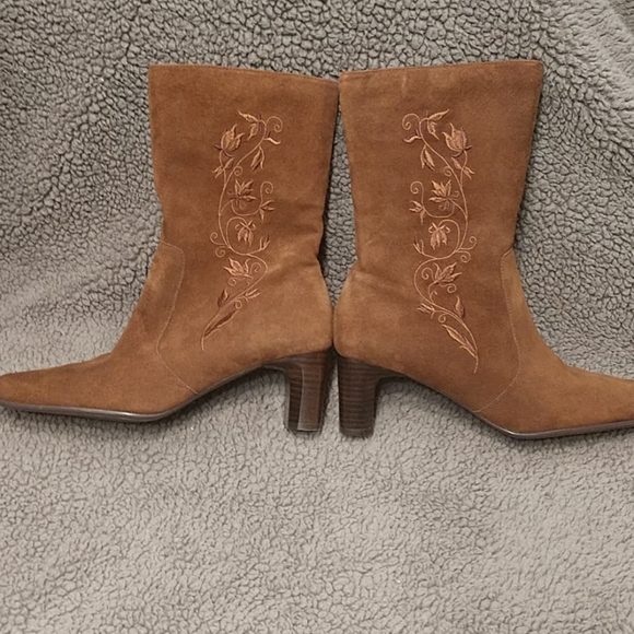 White Mountain Suede Leather Mid-Calf Boots - Picture 2 of 8